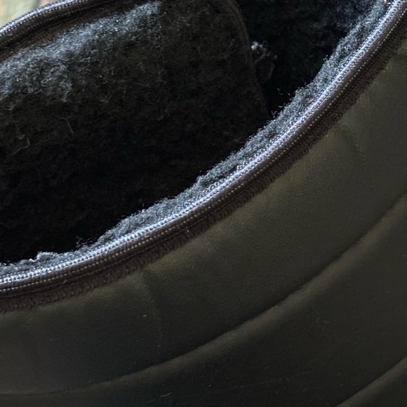 WFS Men's Snow Boots Size 8 - Picture 4 of 6